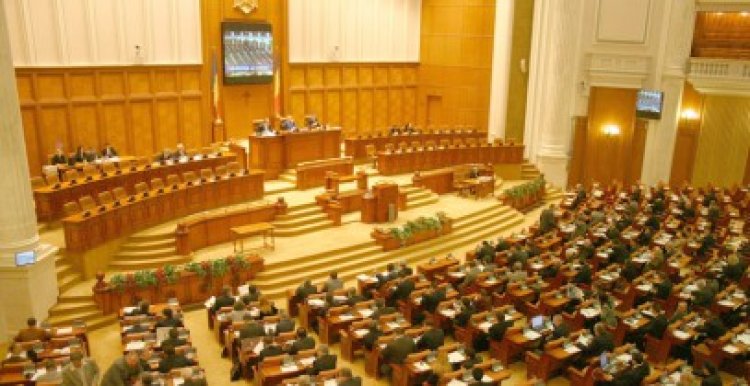 Băsescu respinge Legea care scăpa aleşii locali de incompatibilitate